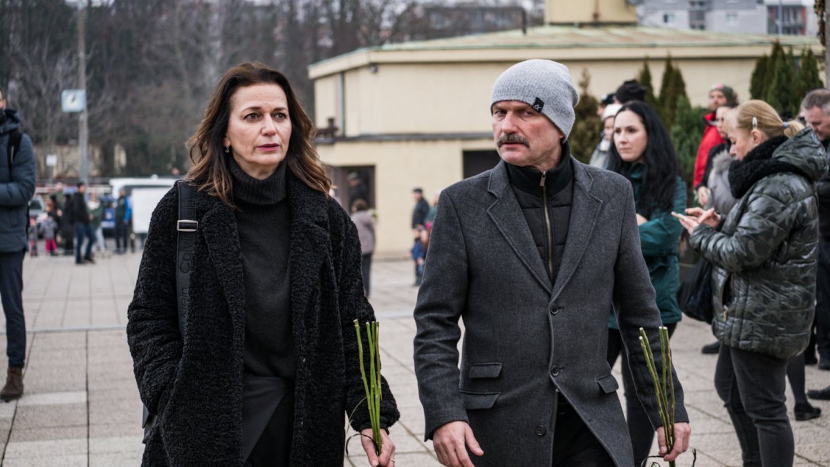 Blízcí a přátelé se rozloučili s moderátorem Patrikem Hezuckým. (12.12.2025)