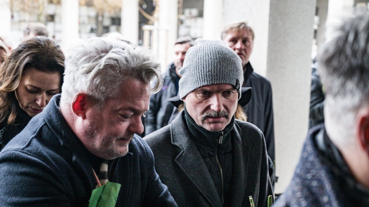 Blízcí a přátelé se rozloučili s moderátorem Patrikem Hezuckým. (12.12.2025)