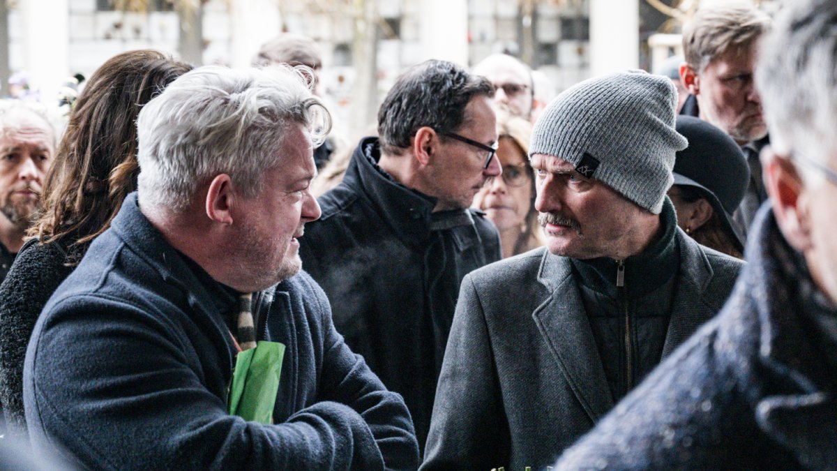 Blízcí a přátelé se rozloučili s moderátorem Patrikem Hezuckým. (12.12.2025)