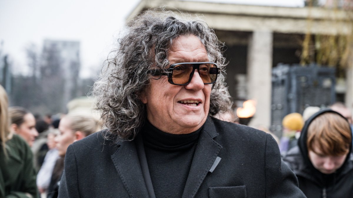 Blízcí a přátelé se rozloučili s moderátorem Patrikem Hezuckým. (12.12.2025)