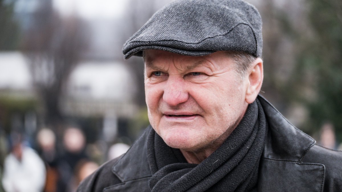 Blízcí a přátelé se rozloučili s moderátorem Patrikem Hezuckým. (12.12.2025)