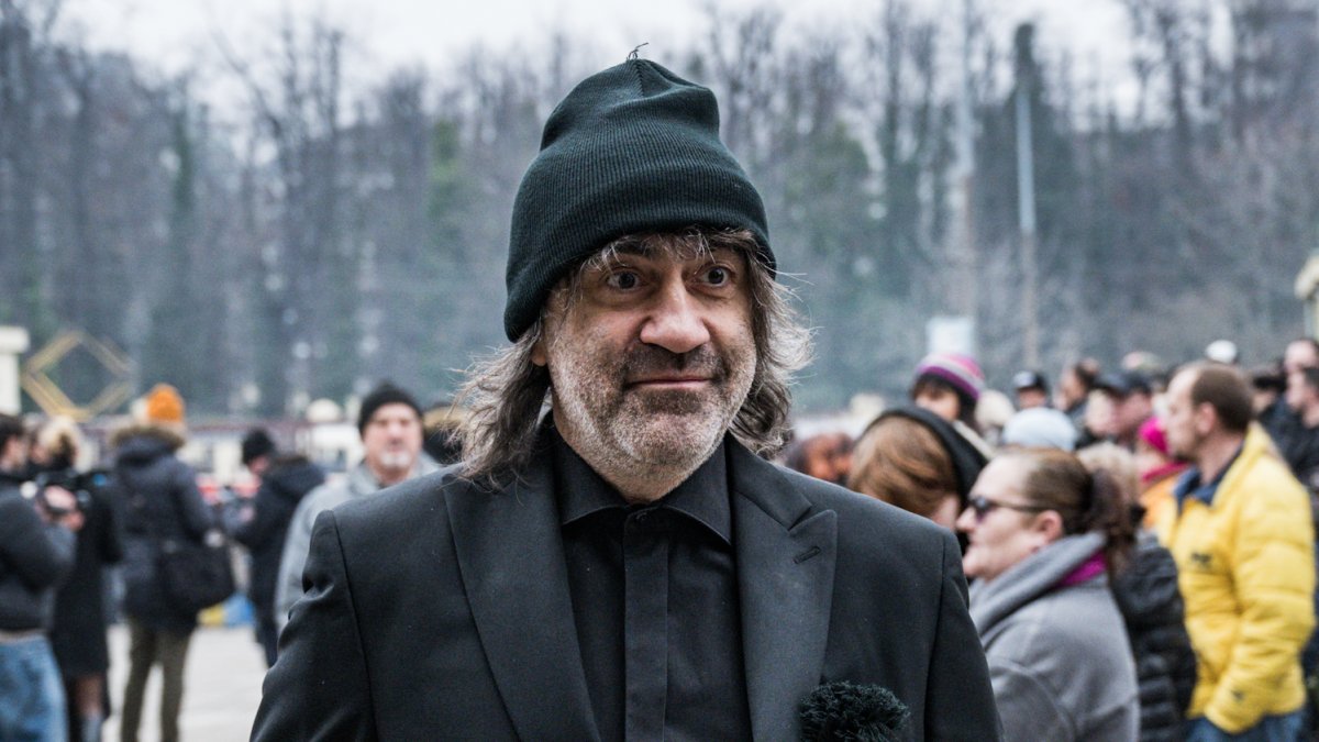 Blízcí a přátelé se rozloučili s moderátorem Patrikem Hezuckým. (12.12.2025)