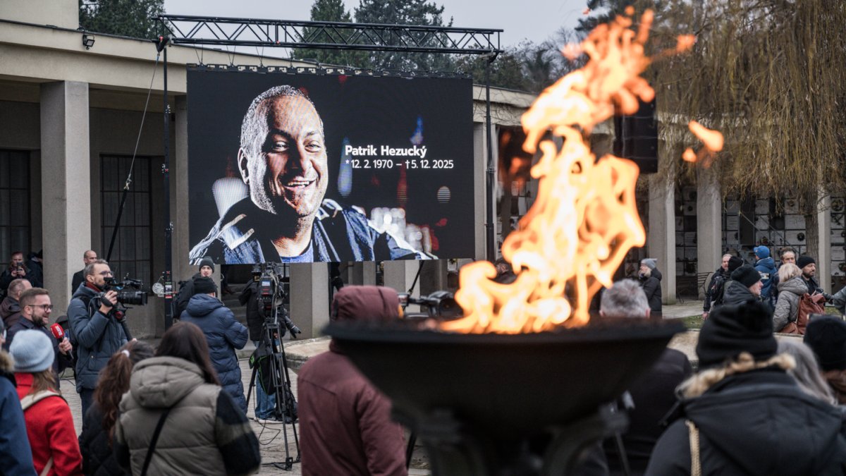 Blízcí a přátelé se rozloučili s moderátorem Patrikem Hezuckým. (12.12.2025)