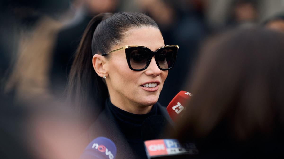 Blízcí a přátelé se rozloučili s moderátorem Patrikem Hezuckým. (12.12.2025)