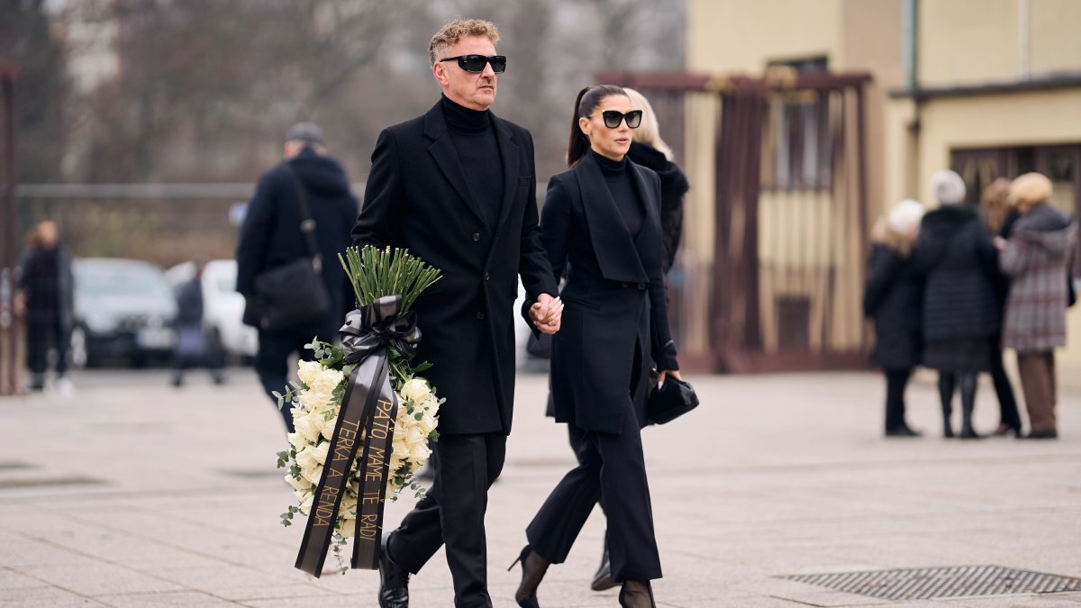 Blízcí a přátelé se rozloučili s moderátorem Patrikem Hezuckým. (12.12.2025)