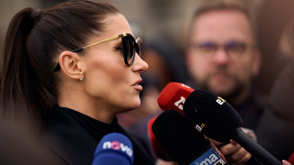 Blízcí a přátelé se rozloučili s moderátorem Patrikem Hezuckým. (12.12.2025)