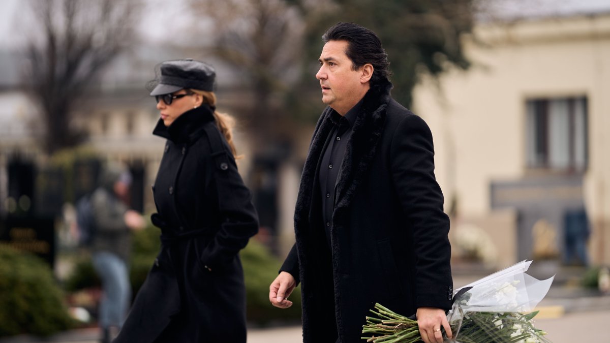 Blízcí a přátelé se rozloučili s moderátorem Patrikem Hezuckým. (12.12.2025)