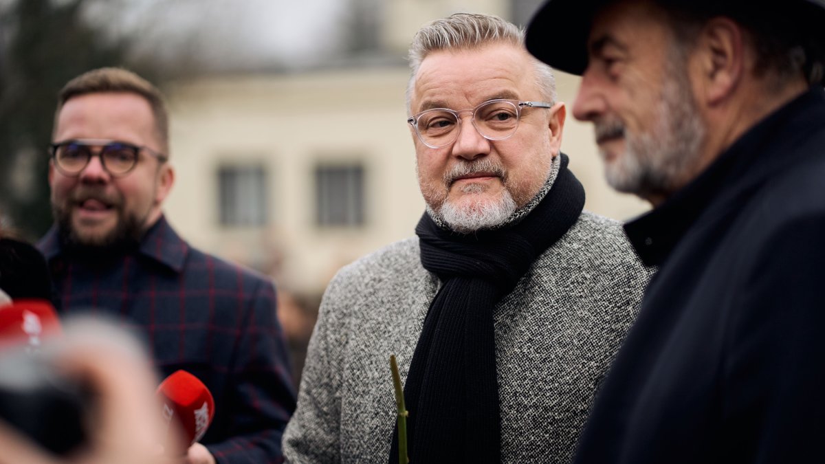 Blízcí a přátelé se rozloučili s moderátorem Patrikem Hezuckým. (12.12.2025)