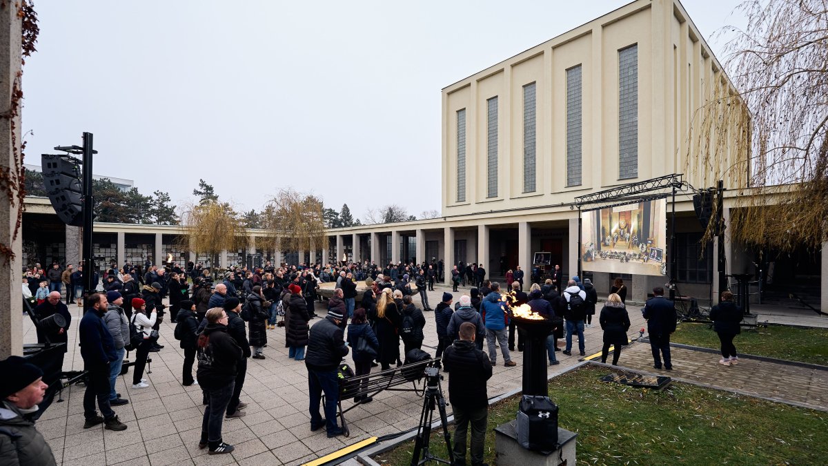 Blízcí a přátelé se rozloučili s moderátorem Patrikem Hezuckým. (12.12.2025)