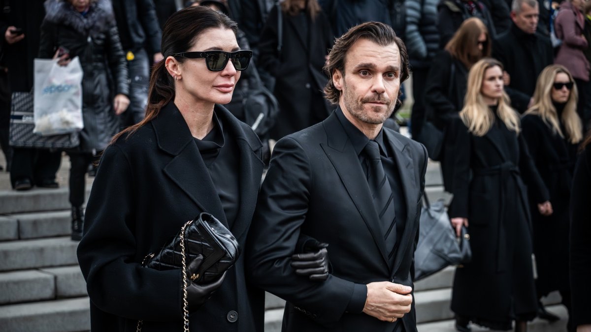 Blízcí a přátelé se rozloučili s moderátorem Patrikem Hezuckým. (12.12.2025)