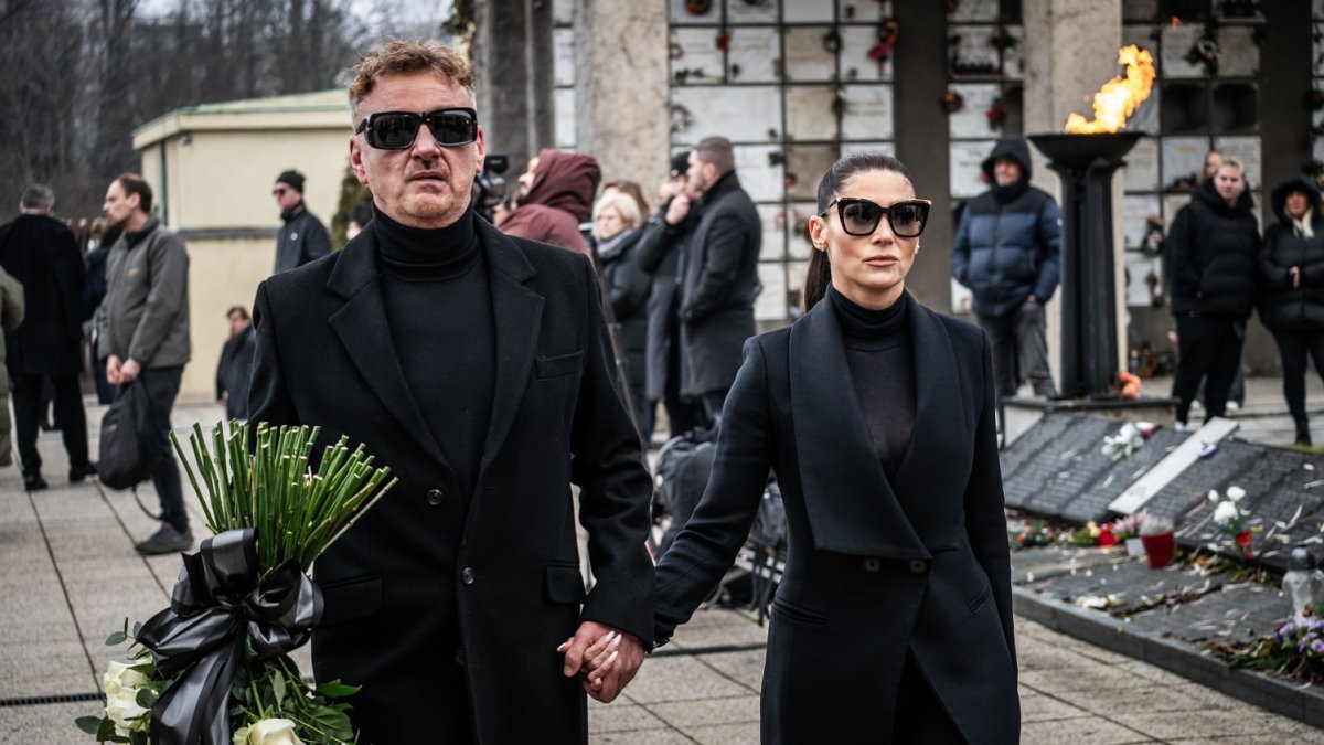 Blízcí a přátelé se rozloučili s moderátorem Patrikem Hezuckým. (12.12.2025)