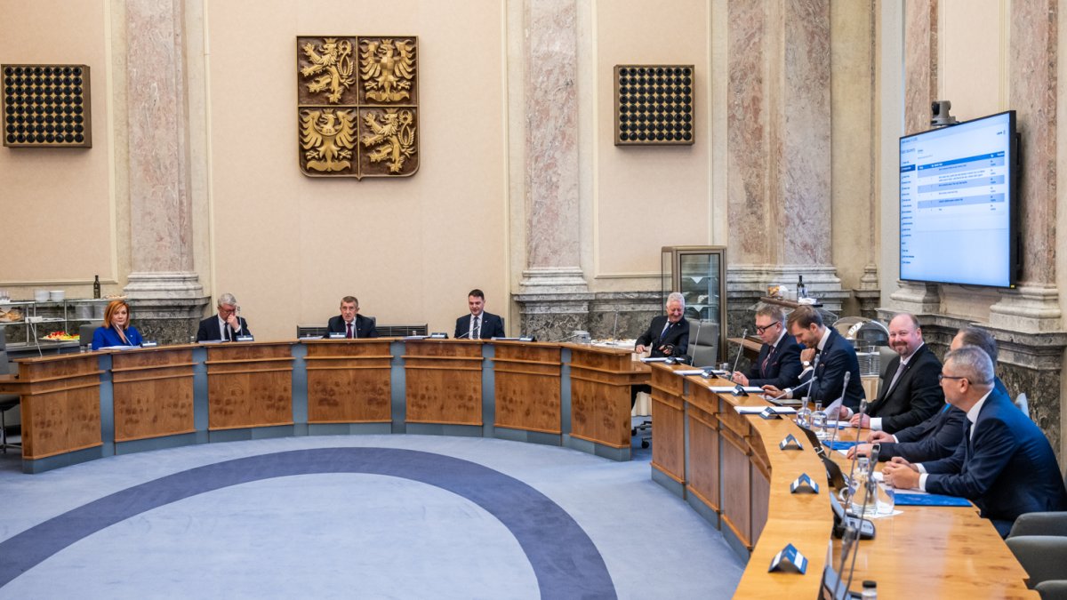 Nová Babišova vláda poprvé zasedala. (15.12.2025)