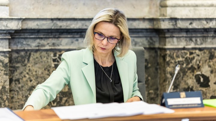 Zuzana Mrázová na zasedání nové vlády