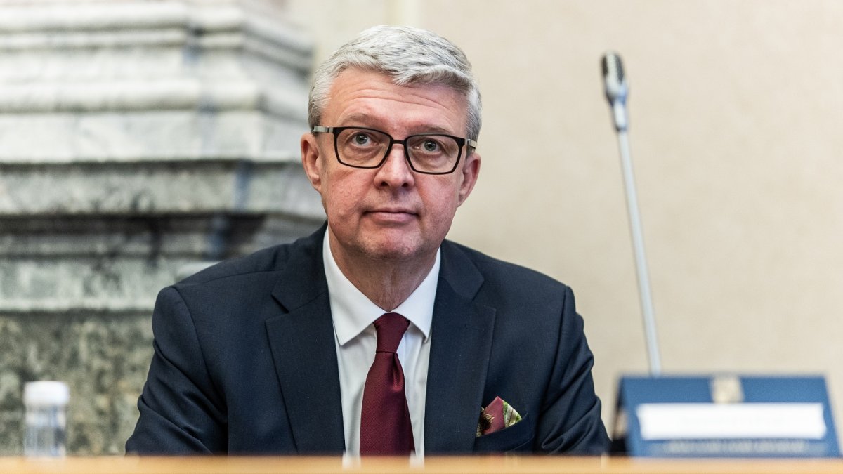 Karel Havlíček na zasedání vlády.