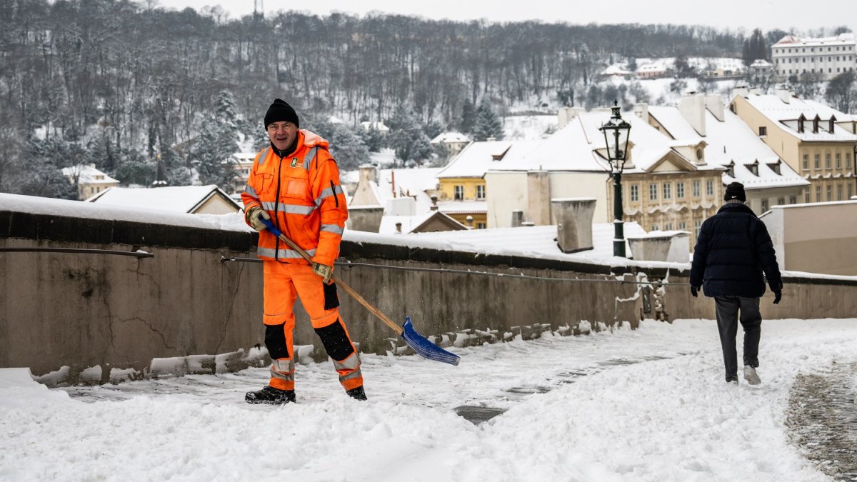 Sníh zasypal Prahu
