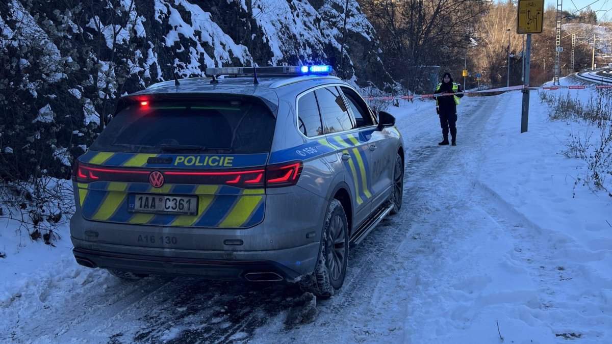 Policie vyšetřuje tragickou srážku vlaku s osobou v Praze. (11.1.2026)