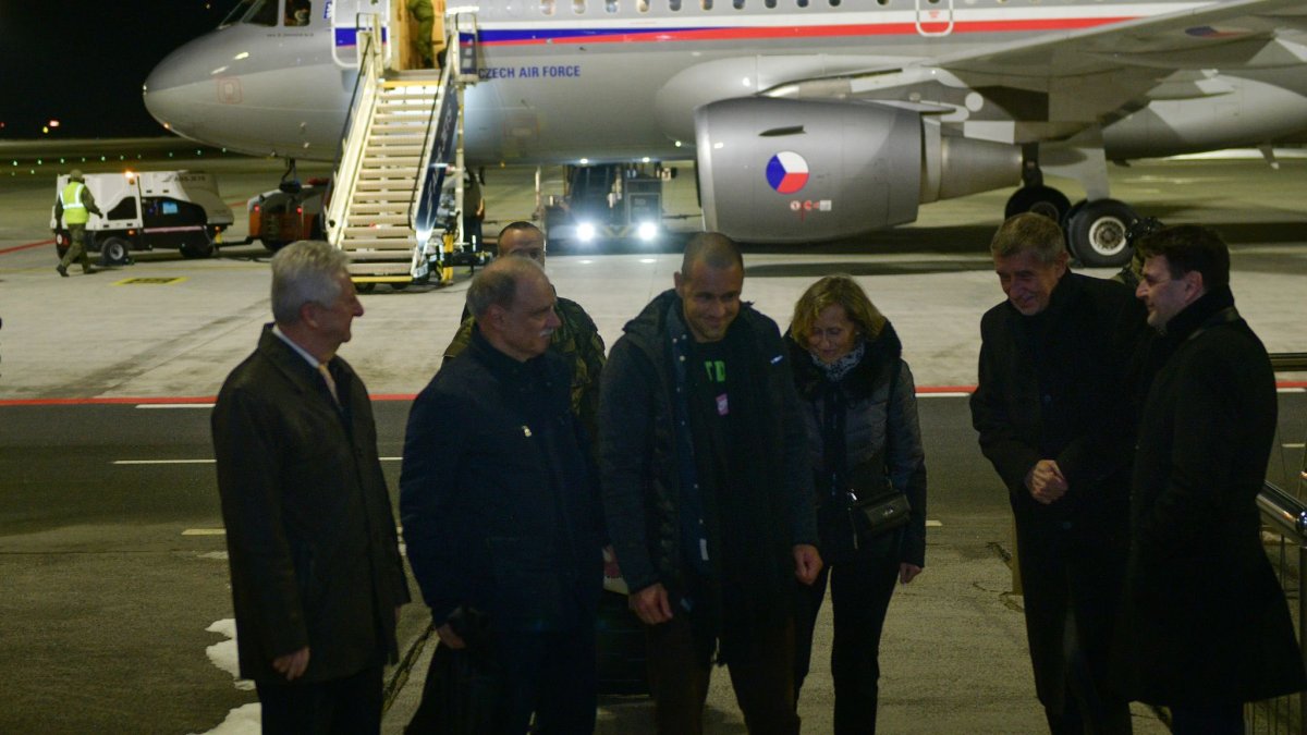 Jan Darmovzal přistál v Česku