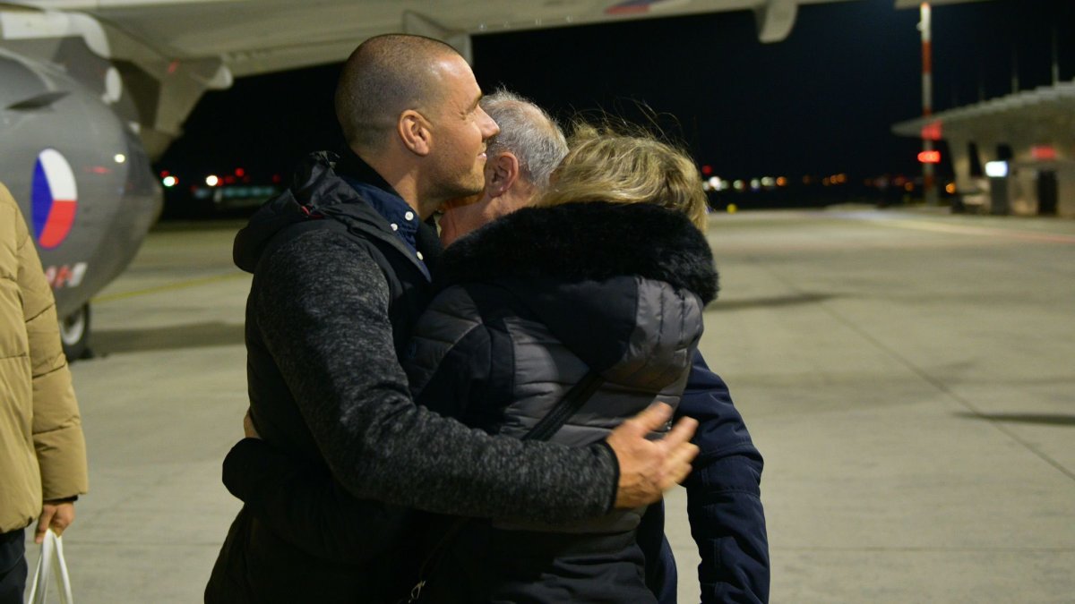 Jan Darmovzal přistál v Česku