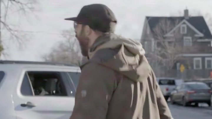 Nové video ukazuje předchozí konflikt Prettiho s federálními agenty. 