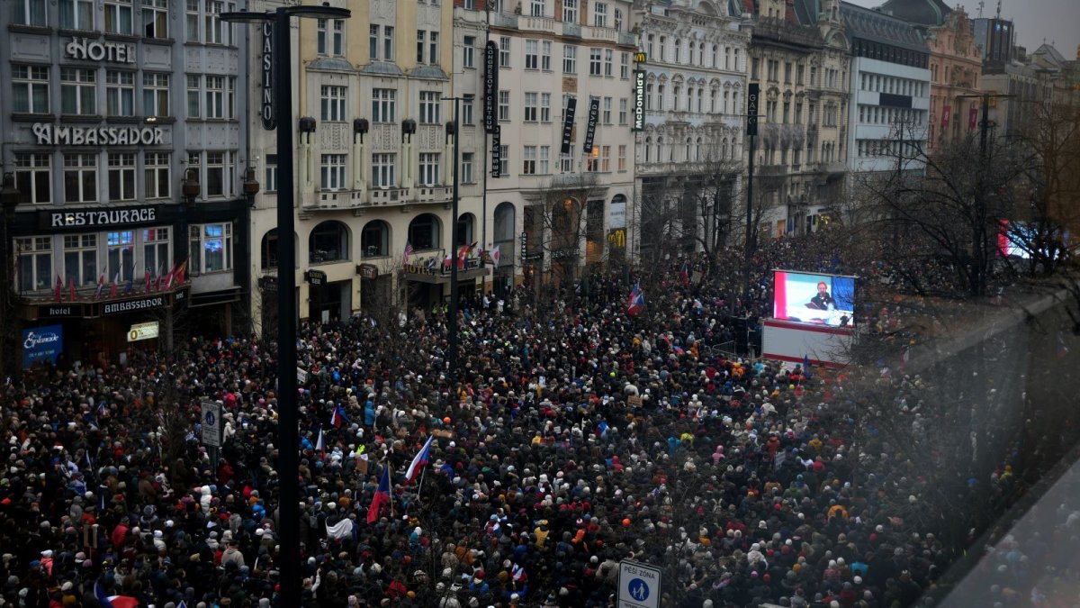 Česko na Staroměstském a Václavském náměstí mohutně demonstruje na podporu Pavla