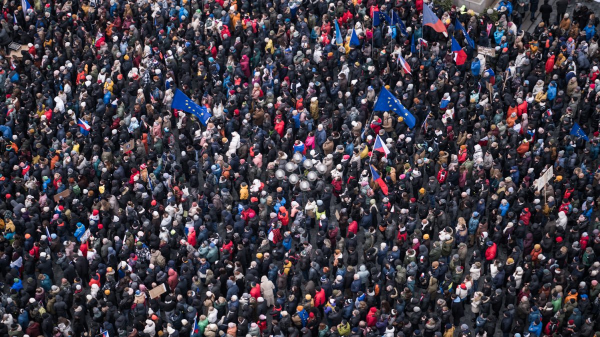 Česko na Staroměstském a Václavském náměstí mohutně demonstruje na podporu Pavla