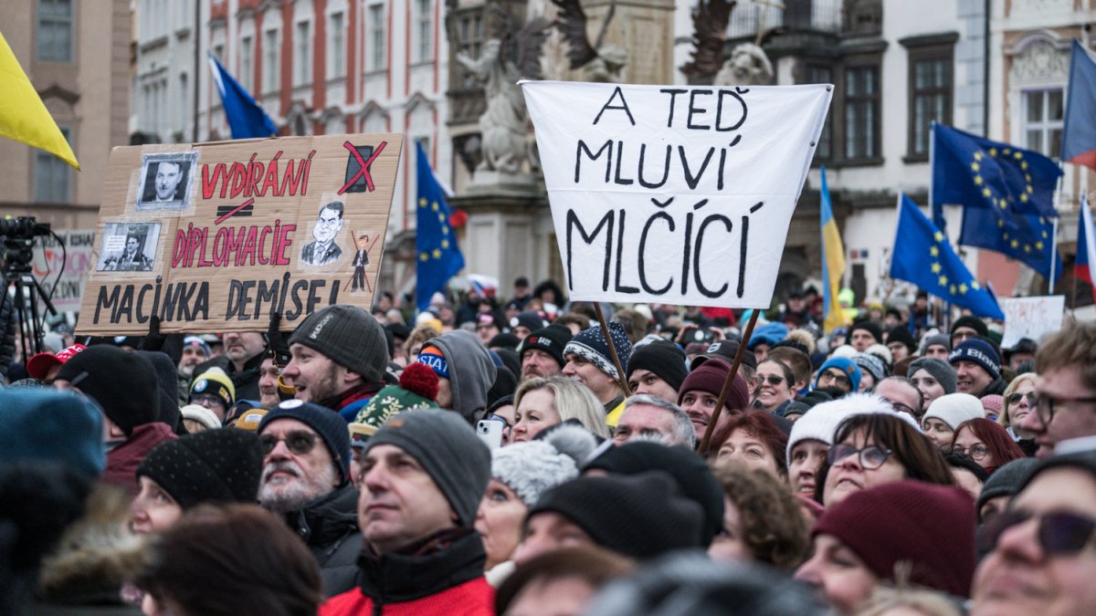 Česko na Staroměstském a Václavském náměstí mohutně demonstruje na podporu Pavla