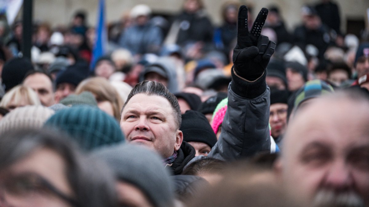 Česko na Staroměstském a Václavském náměstí mohutně demonstruje na podporu Pavla