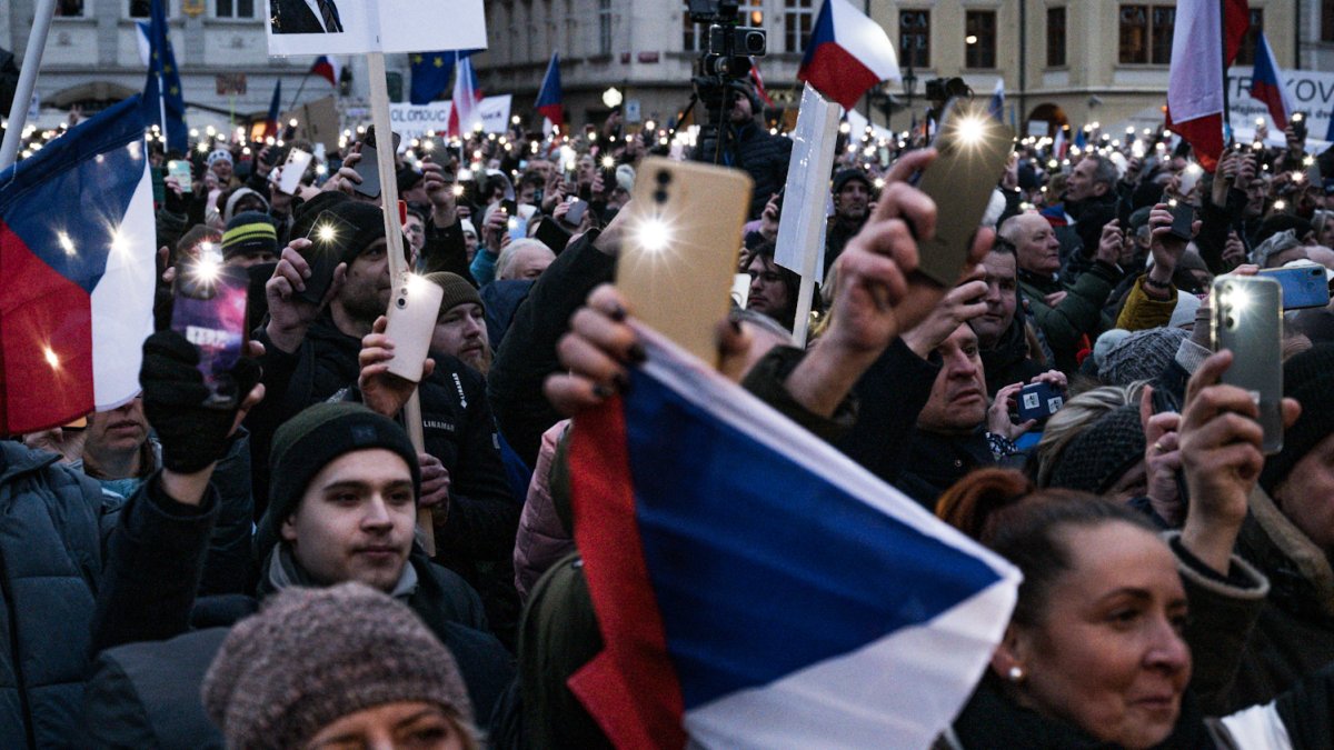 Česko na Staroměstském a Václavském náměstí mohutně demonstruje na podporu Pavla