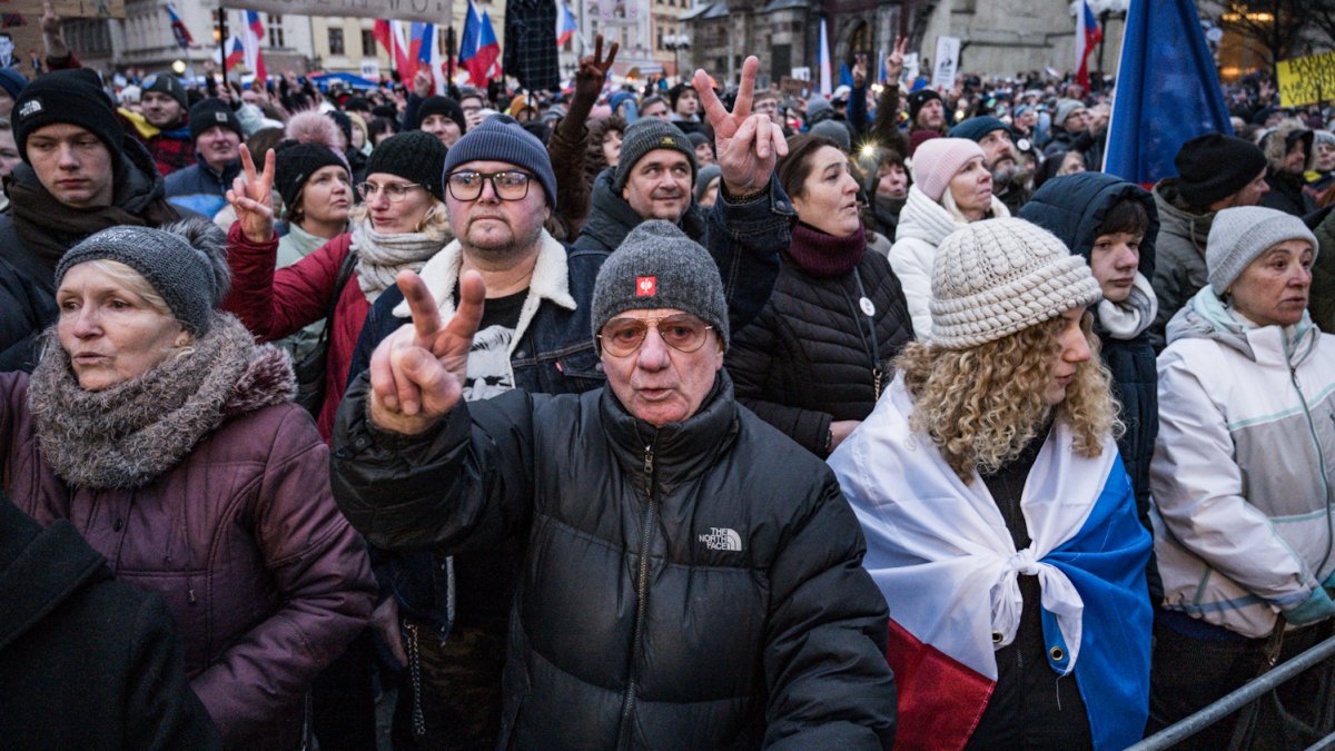 Česko na Staroměstském a Václavském náměstí mohutně demonstruje na podporu Pavla