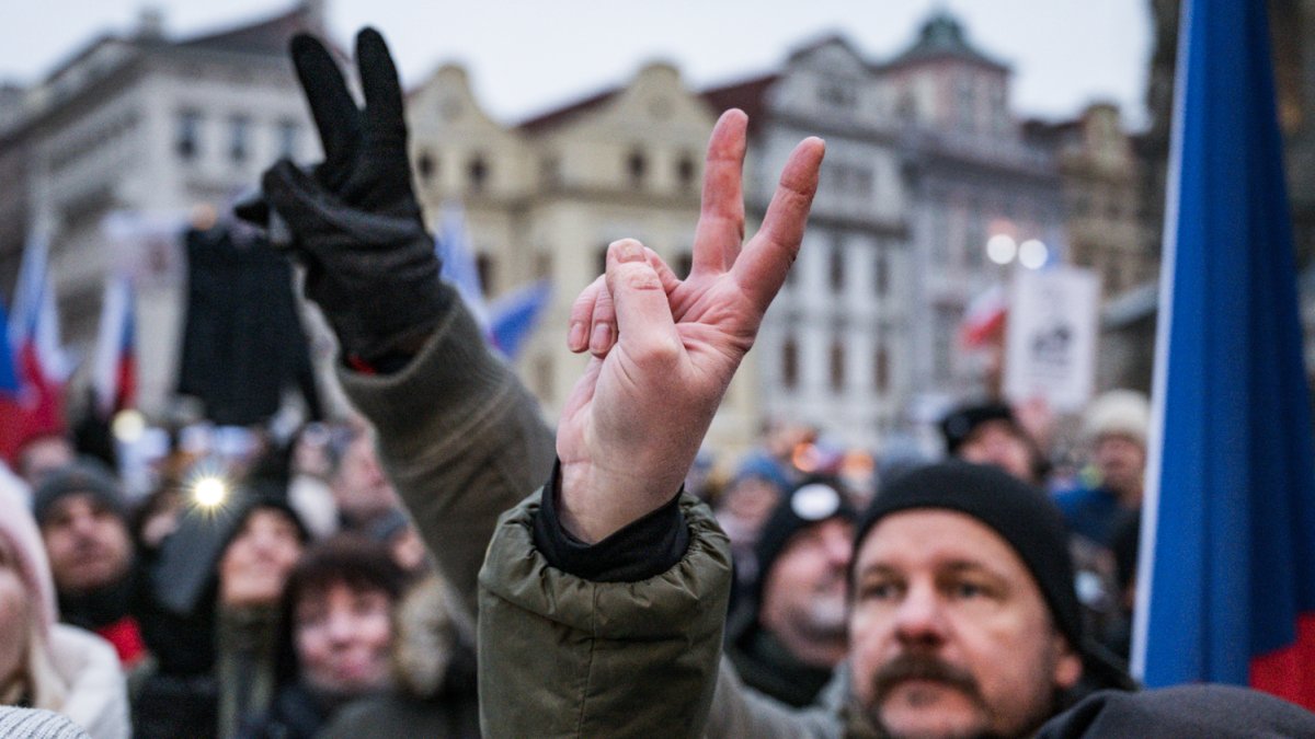 Česko na Staroměstském a Václavském náměstí mohutně demonstruje na podporu Pavla