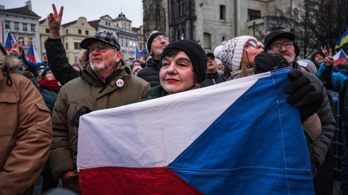 Česko na Staroměstském a Václavském náměstí mohutně demonstruje na podporu Pavla