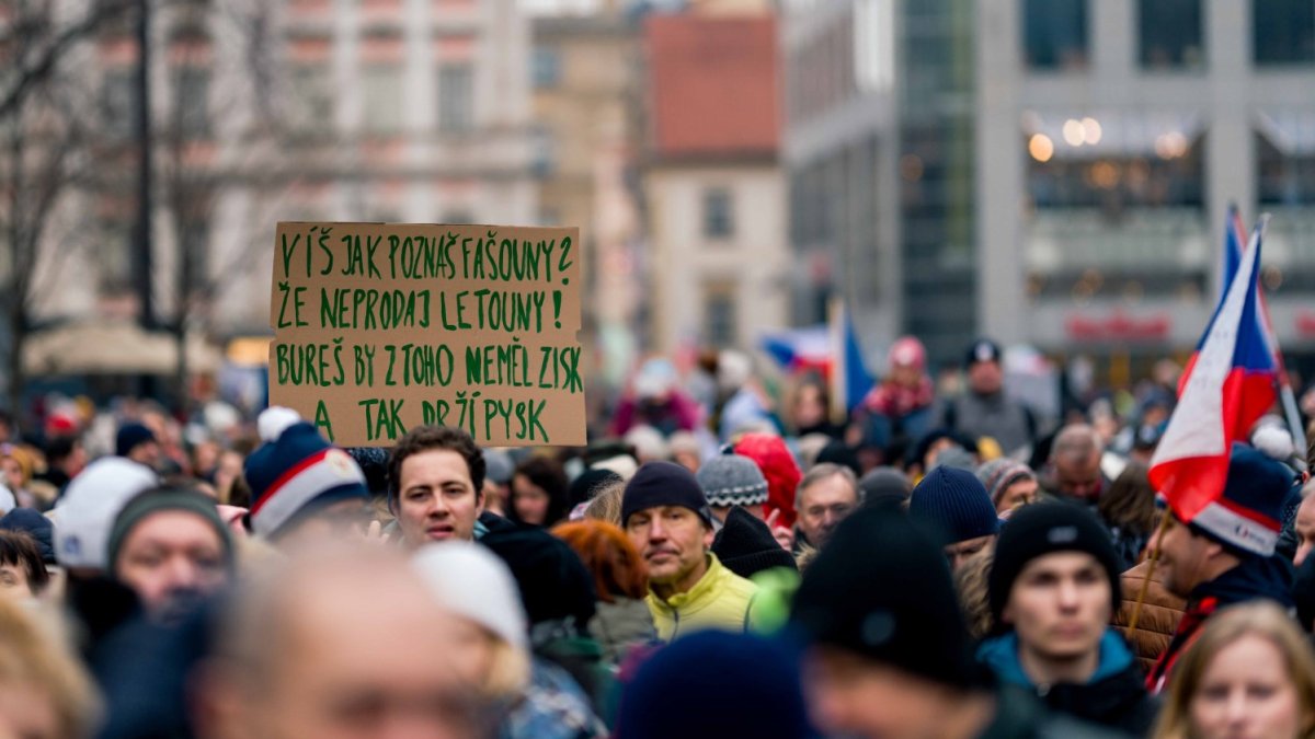 Česko na Staroměstském a Václavském náměstí mohutně demonstruje na podporu Pavla