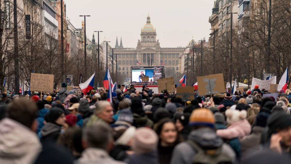 Česko na Staroměstském a Václavském náměstí mohutně demonstruje na podporu Pavla