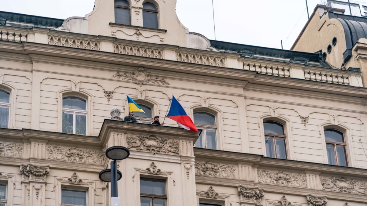 Česko na Staroměstském a Václavském náměstí mohutně demonstruje na podporu Pavla