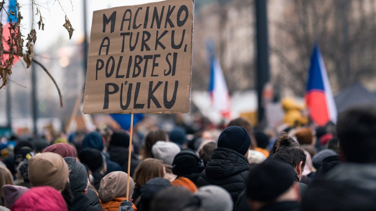 Česko na Staroměstském a Václavském náměstí mohutně demonstruje na podporu Pavla