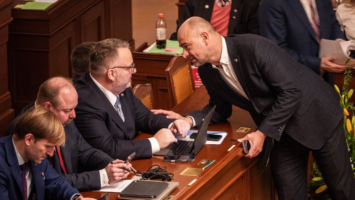 Poslanecká sněmovna jedná o vyslovení nedůvěry vládě. (3.2.2026)