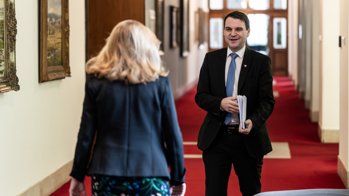Místopředseda vlády, ministr zahraničních věcí a ministr životního prostředí Petr Macinka (Motoristé sobě).