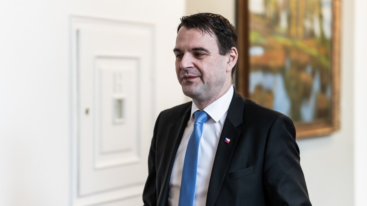 Místopředseda vlády, ministr zahraničních věcí a ministr životního prostředí Petr Macinka (Motoristé sobě).