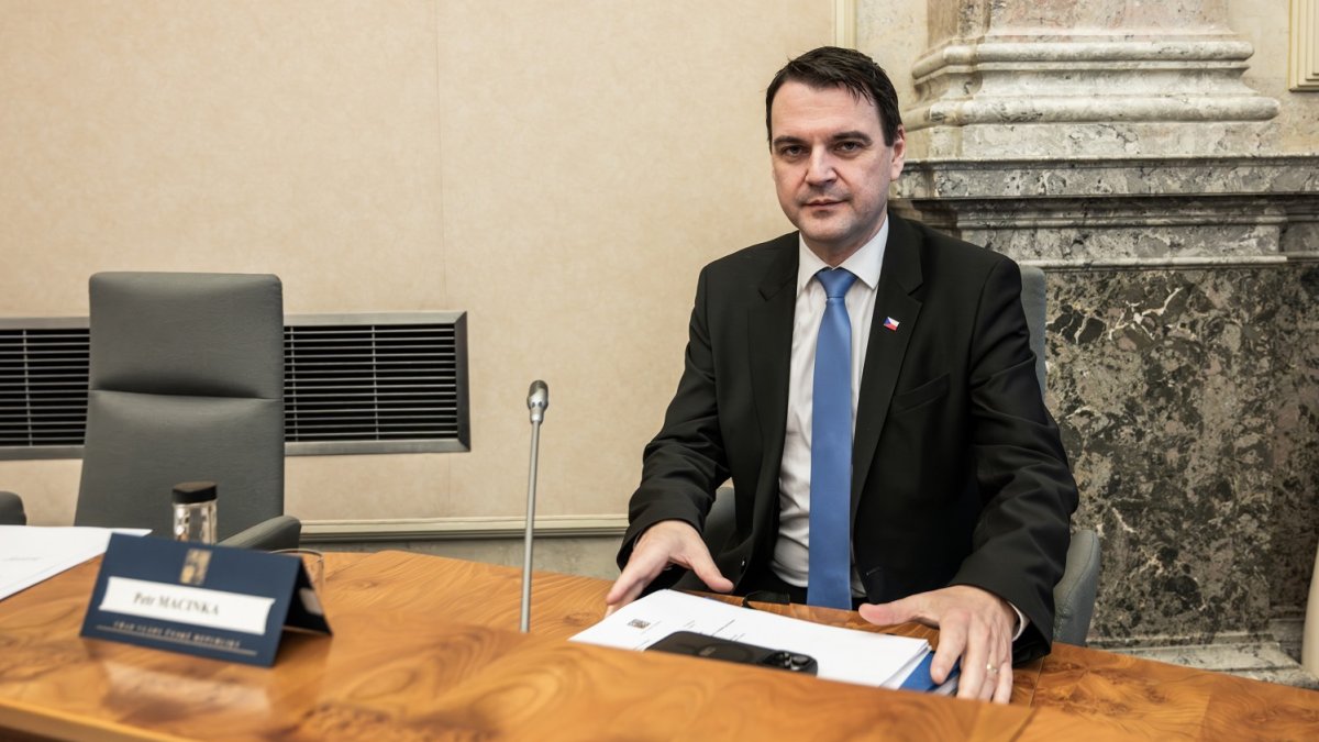 Místopředseda vlády, ministr zahraničních věcí a ministr životního prostředí Petr Macinka (Motoristé sobě).