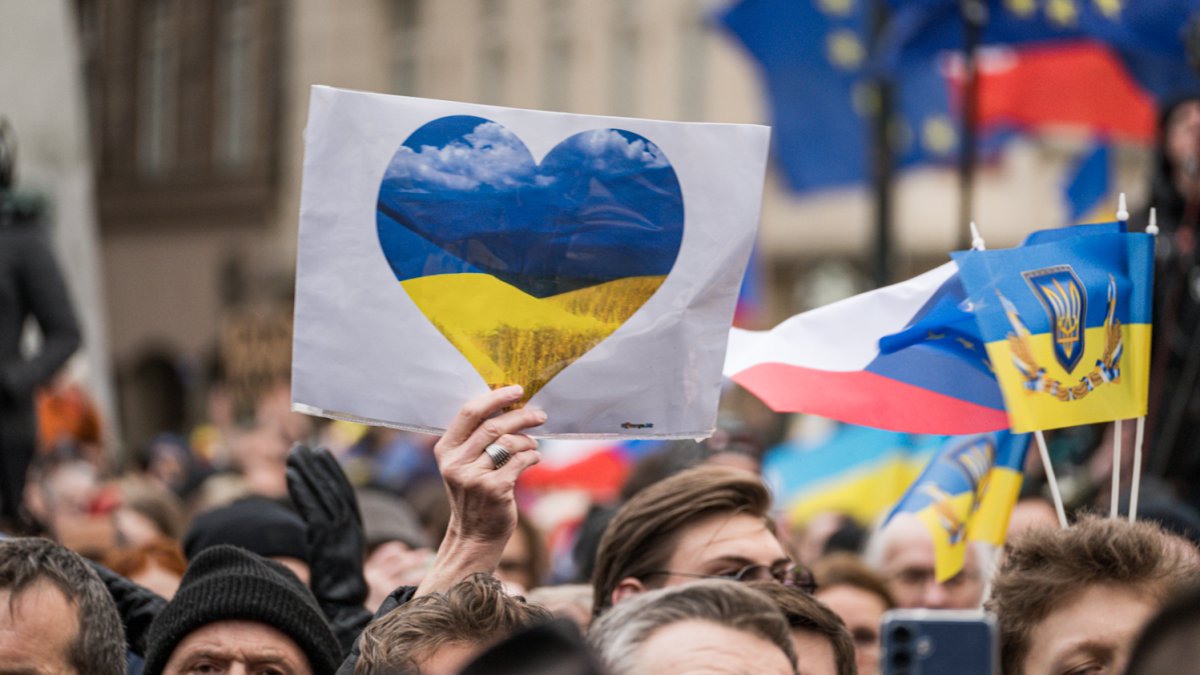 Na Staroměstském náměstí se koná demonstrace na podporu Ukrajiny. (21.2.2026)