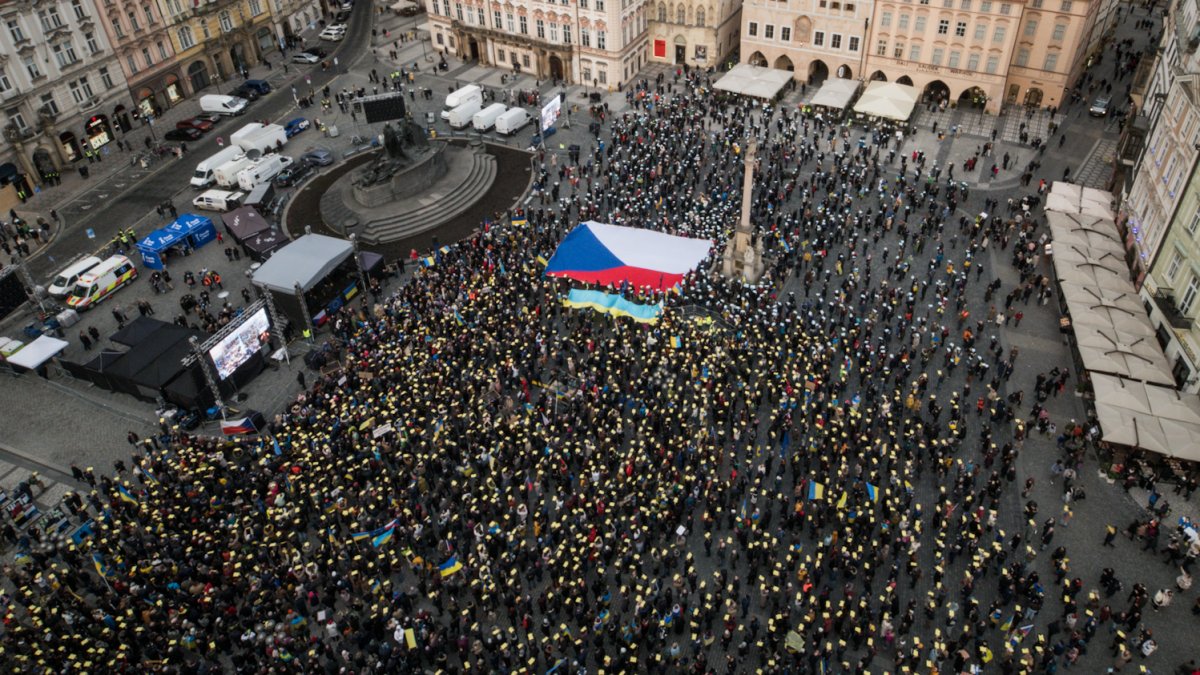 Na Staroměstském náměstí se koná demonstrace na podporu Ukrajiny. (21.2.2026)