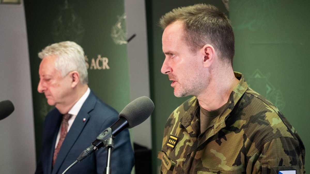 Jaromír Zůna a Karel Řehka na tiskové konferenci po jednání velitelského shromáždění