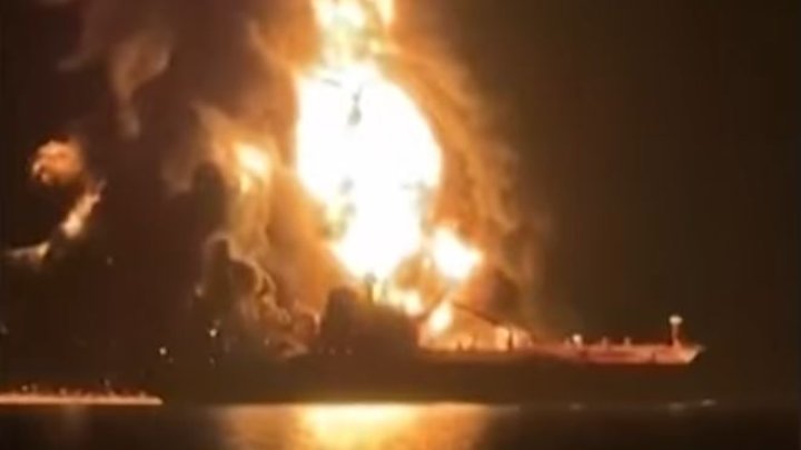 Tanker Safesea Vishnu pod útokem