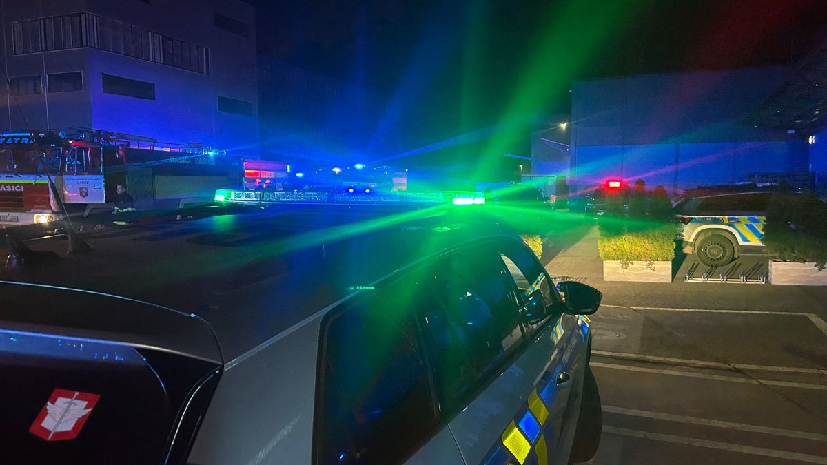 Policie vyšetřuje požár v Pardubicích pro podezření z terorismu. 