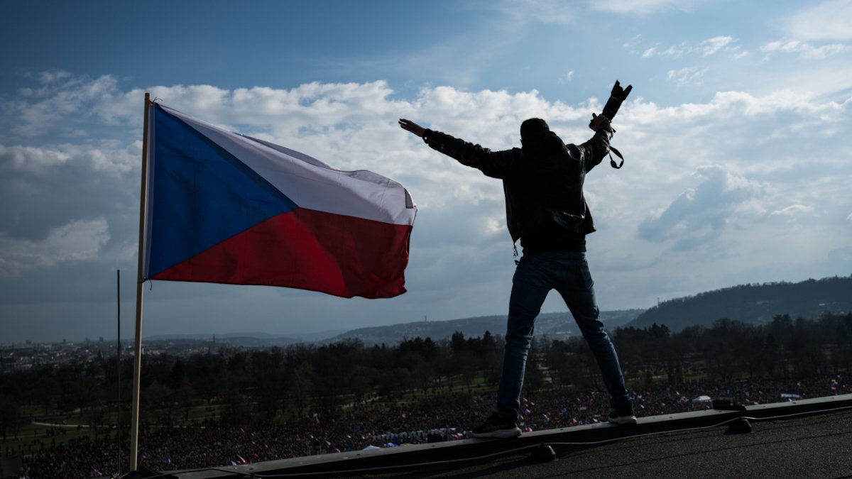 Lidé se sešli na Letenské pláni na shromáždění Milionu chvilek pro demokracii. (21.3.2026)