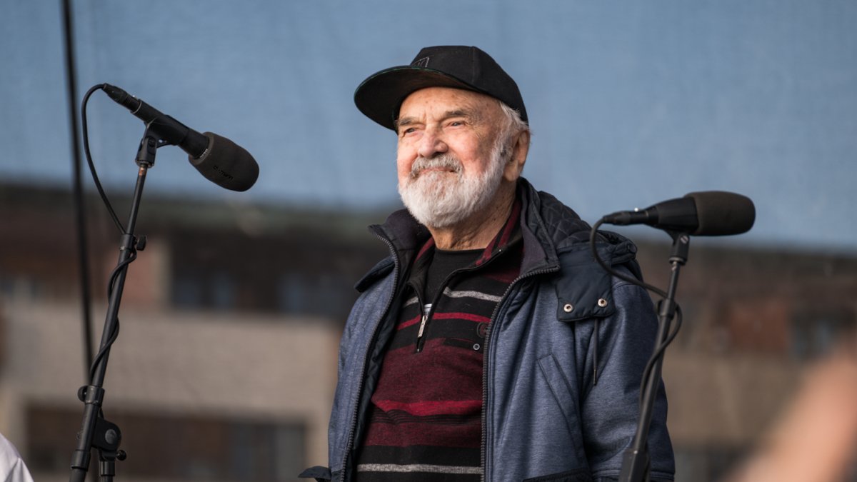 Lidé se sešli na Letenské pláni na shromáždění Milionu chvilek pro demokracii. (21.3.2026)