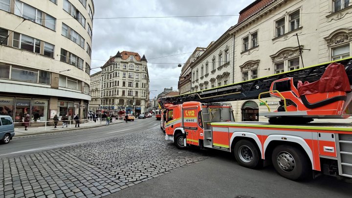Hasiči zasahují u požáru opony v Divadle Komedie. (26.3.2026)