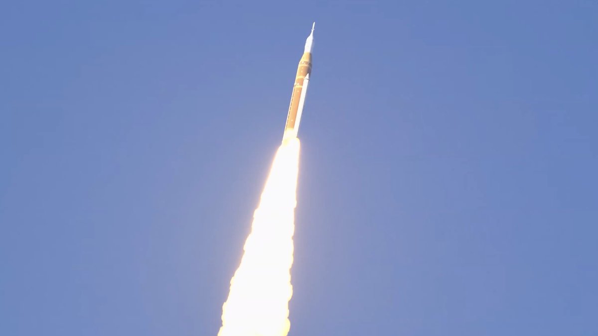 Mise Artemis II úspěšně odstartovala. 