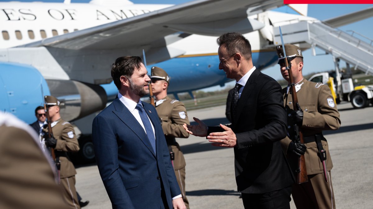 Péter Szijjártó osobně přivítal J. D. Vance