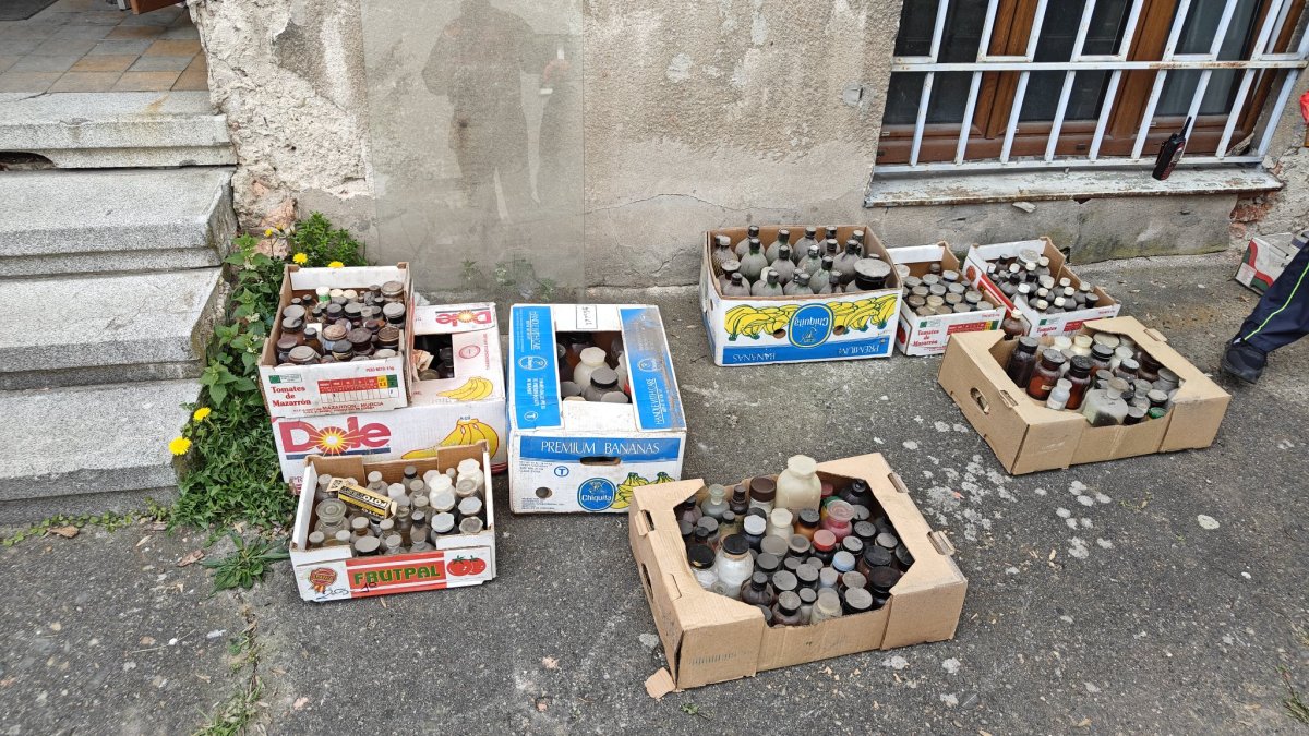 Hasiči našli v Praze chemikálie i radioaktivní thorium